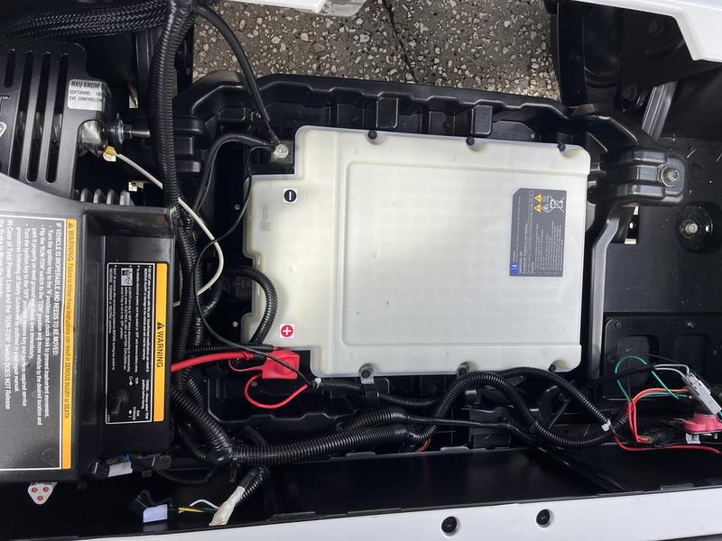 Wheels and suspension of 2024 E-Z-GO Freedom RXV ELiTE Lithium Bright White in Phoenix Arizona